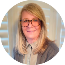 Headshot of Elaine McManis